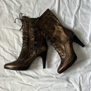 Gianni Bini, bronze/fudge colored short boot w/ zipper, sz 8, in mint condition